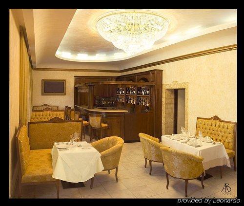 Optima Collection Podil Plaza 4*