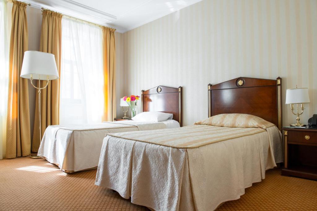 подол плаза Отель 4*